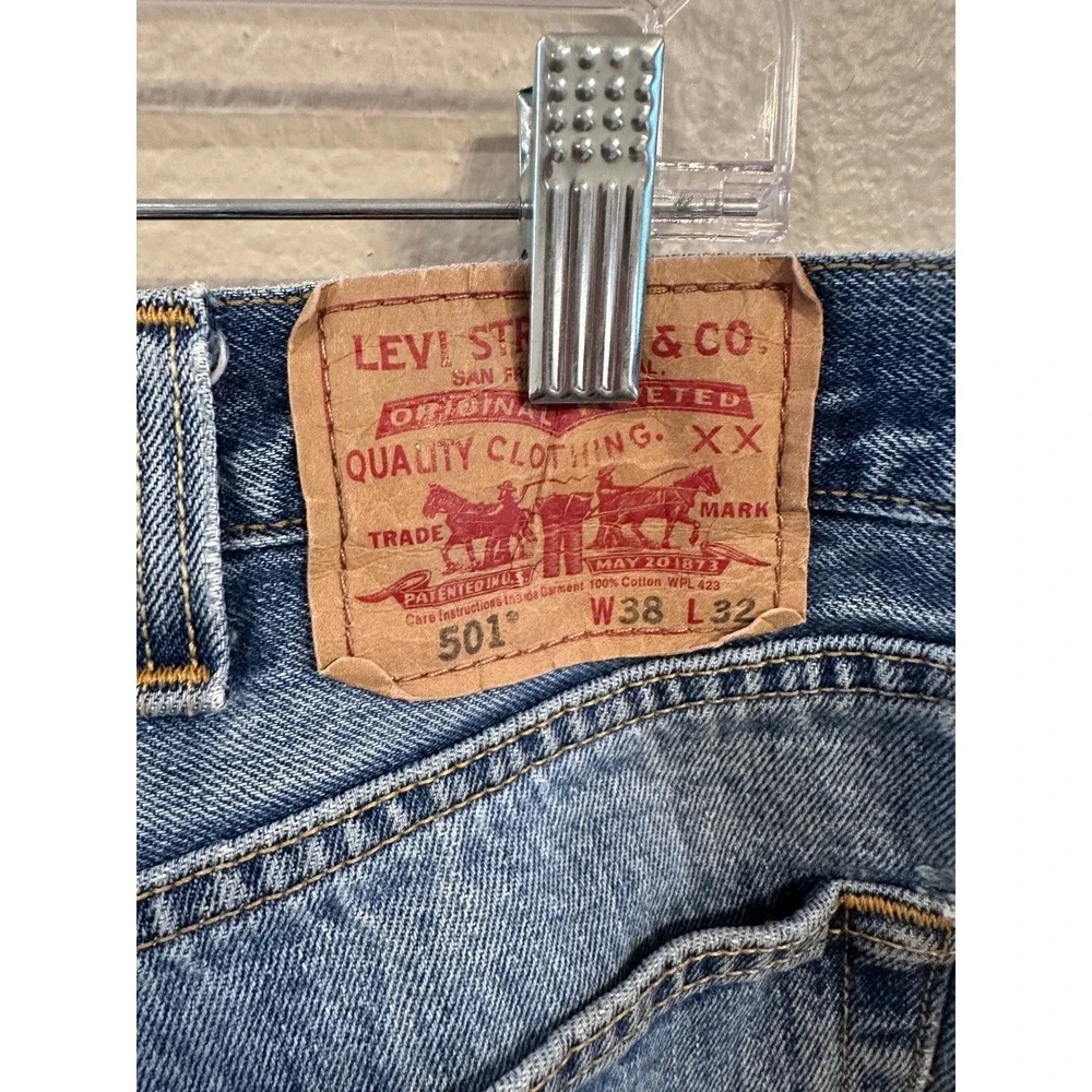 Levi's 501 Jeans Mens W38 L32 Button Fly Distressed‎ Denim Blue